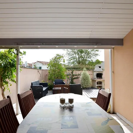 Superbe villa 4 pièces avec jardin à 1500m de la plage, 800m des commerces - La Palmyre - FR-1-705-30 *